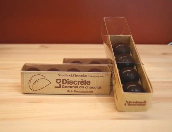 > Discrète caramel-chocolat
